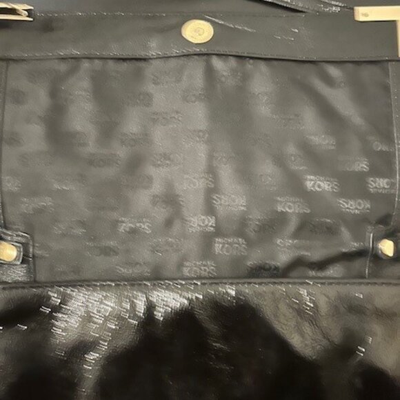 Michael Kors black Patent Leather Beverly Clutch Bag - Picture 4 of 7